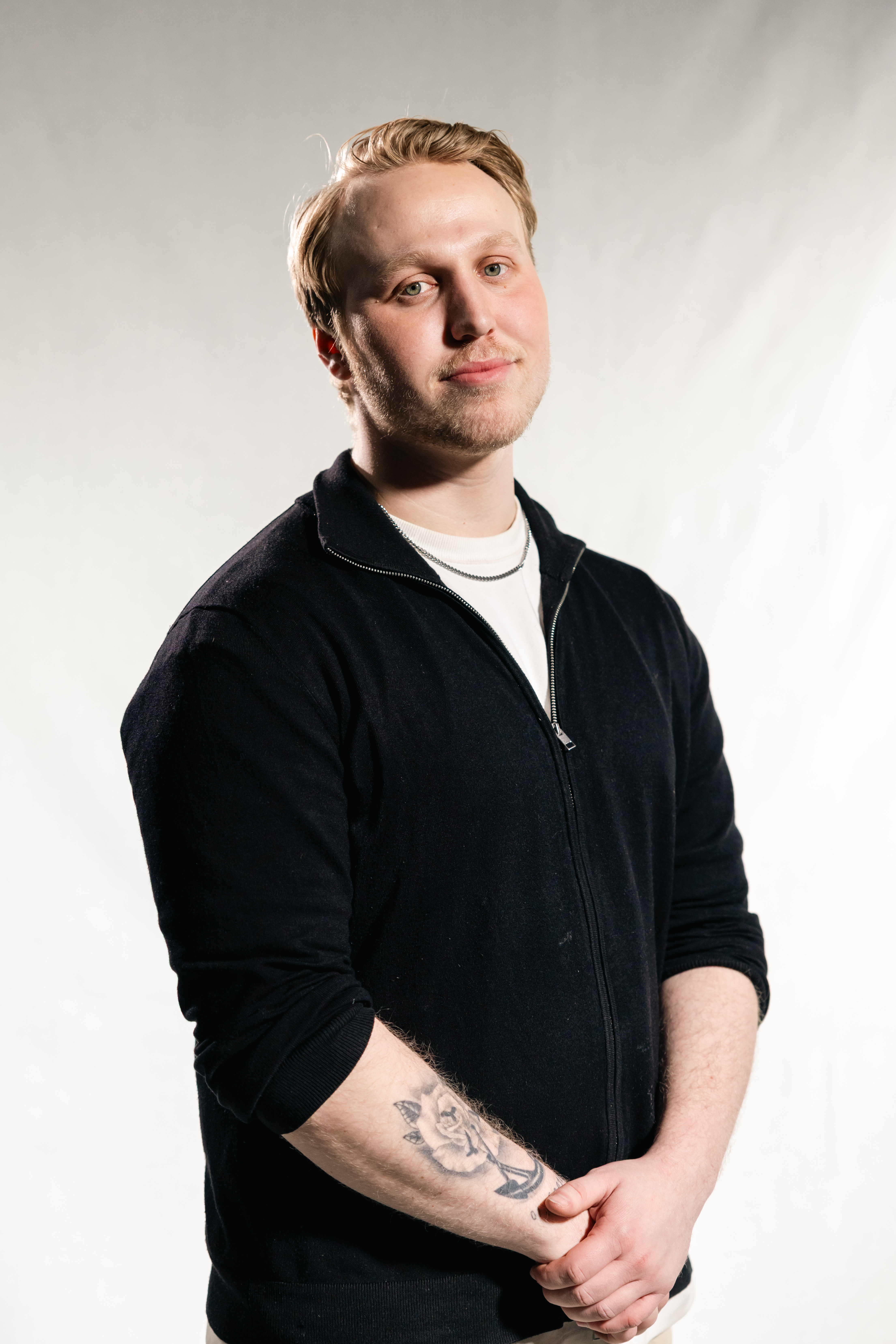 Mons, Gnist Produksjon